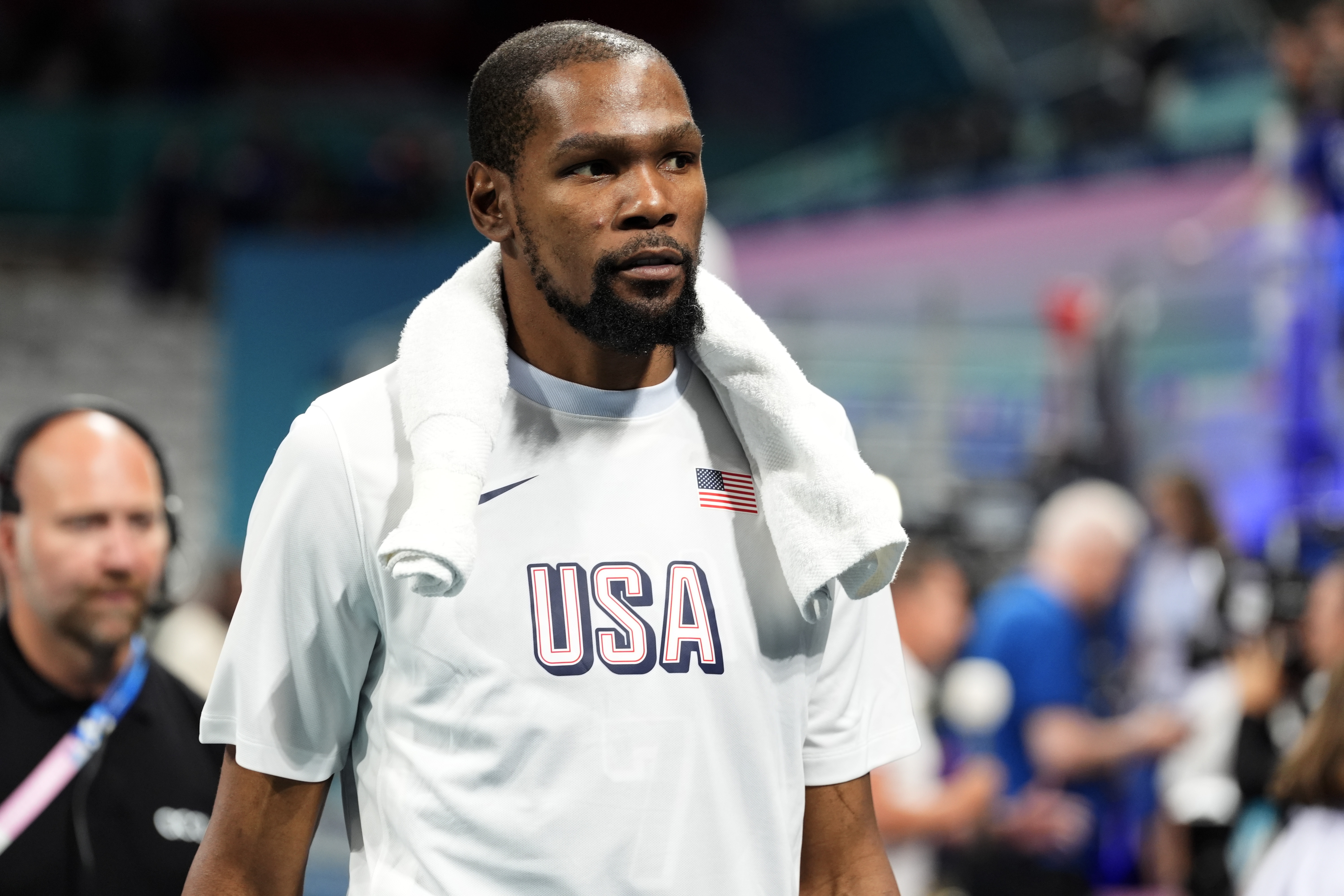 网友：FIBA没有假摔和骗哨 KD：NBA有的FIBA都有 厌烦美国就直说